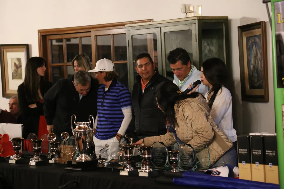 Entrega de trofeos del torneo de golf