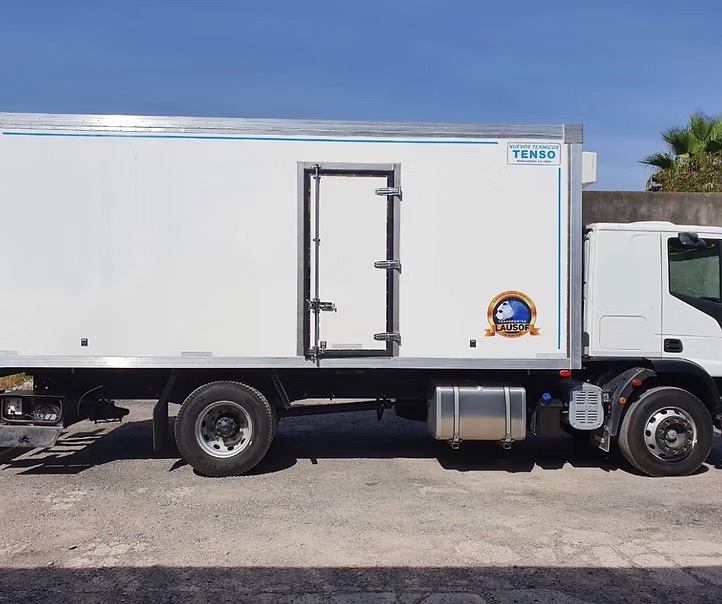 Camión térmico de Lausof con equipo de frío para congelados y frescos
