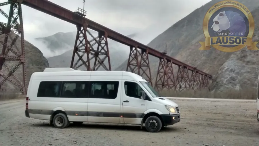 Combi de Lausof en San Antonio de los Cobres, en la Puna salteña